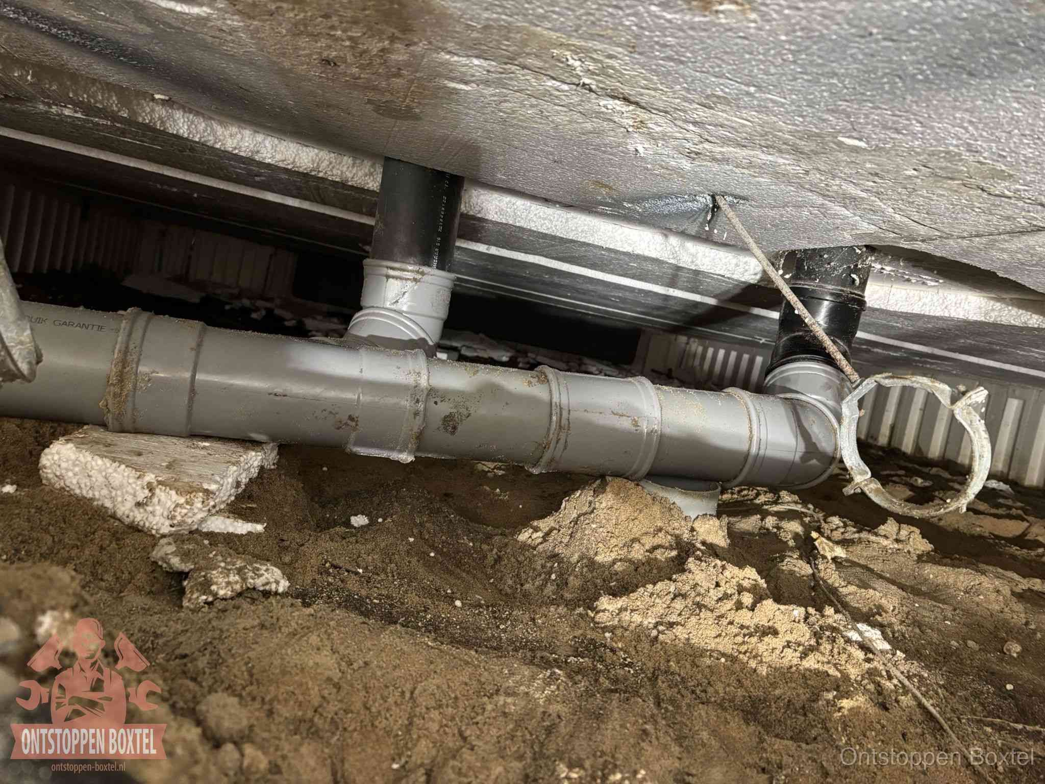 PVC-buizen in de kruipruimte van een gemengd of gescheiden rioolstelsel in Boxtel